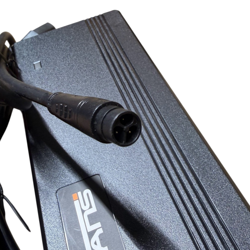 Lader I - Summit / Outback (42V / 3 Pin / 2A)
